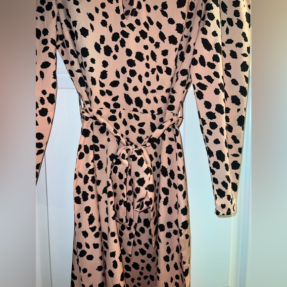 Pink and black cheetah print keyhole long sleeve dress - Picture 3 of 7